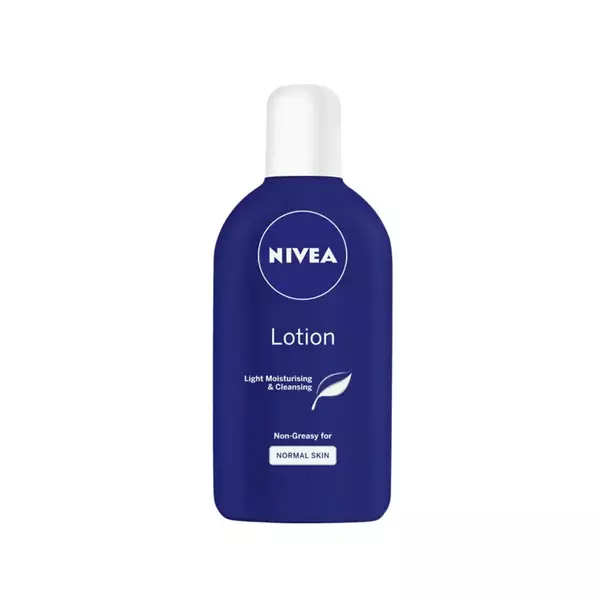 Nivea Light Moisturising & Cleansing Lotion (250ml)